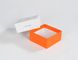 Квадратный белый рифленый отправитель кладет небольшие коробки в коробку отправителя картона размера